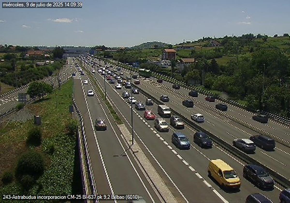 Retenciones en La Avanzada tras una colisión entre dos vehículos