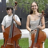Izei Díaz e Irati Latorre, dos jóvenes promesas de la música.