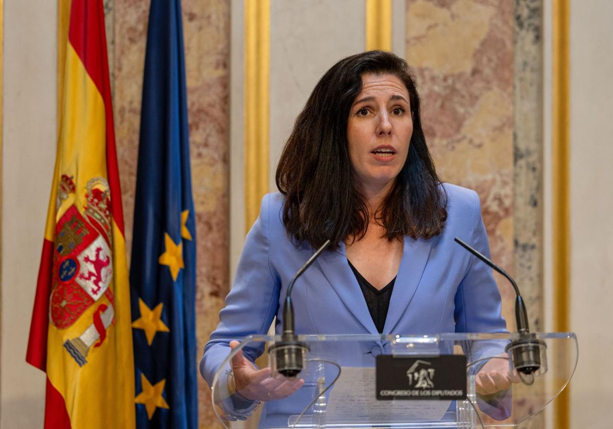 La diputada de Vox Rocío de Meer en una rueda de prensa.