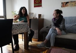 Jóvenes en un piso compartido.