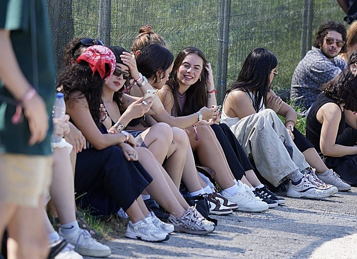 El público espera a la apertura de puertas del BBK LIVE