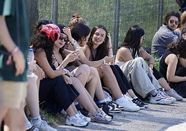 El público espera a la apertura de puertas del BBK LIVE