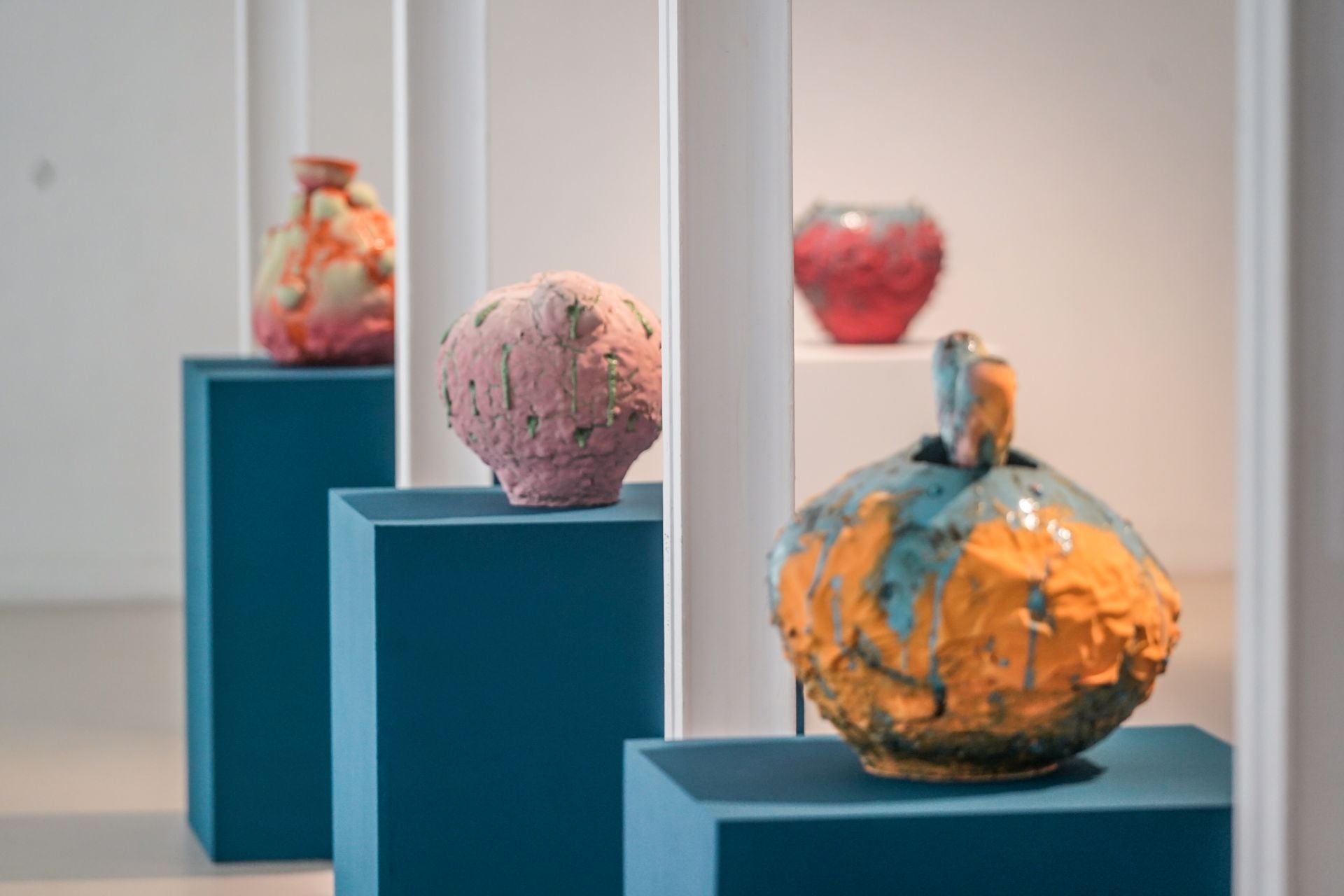 La artista vasca Mar de Dios expone &#039;Espejo de agua y flores&#039; en Vitoria