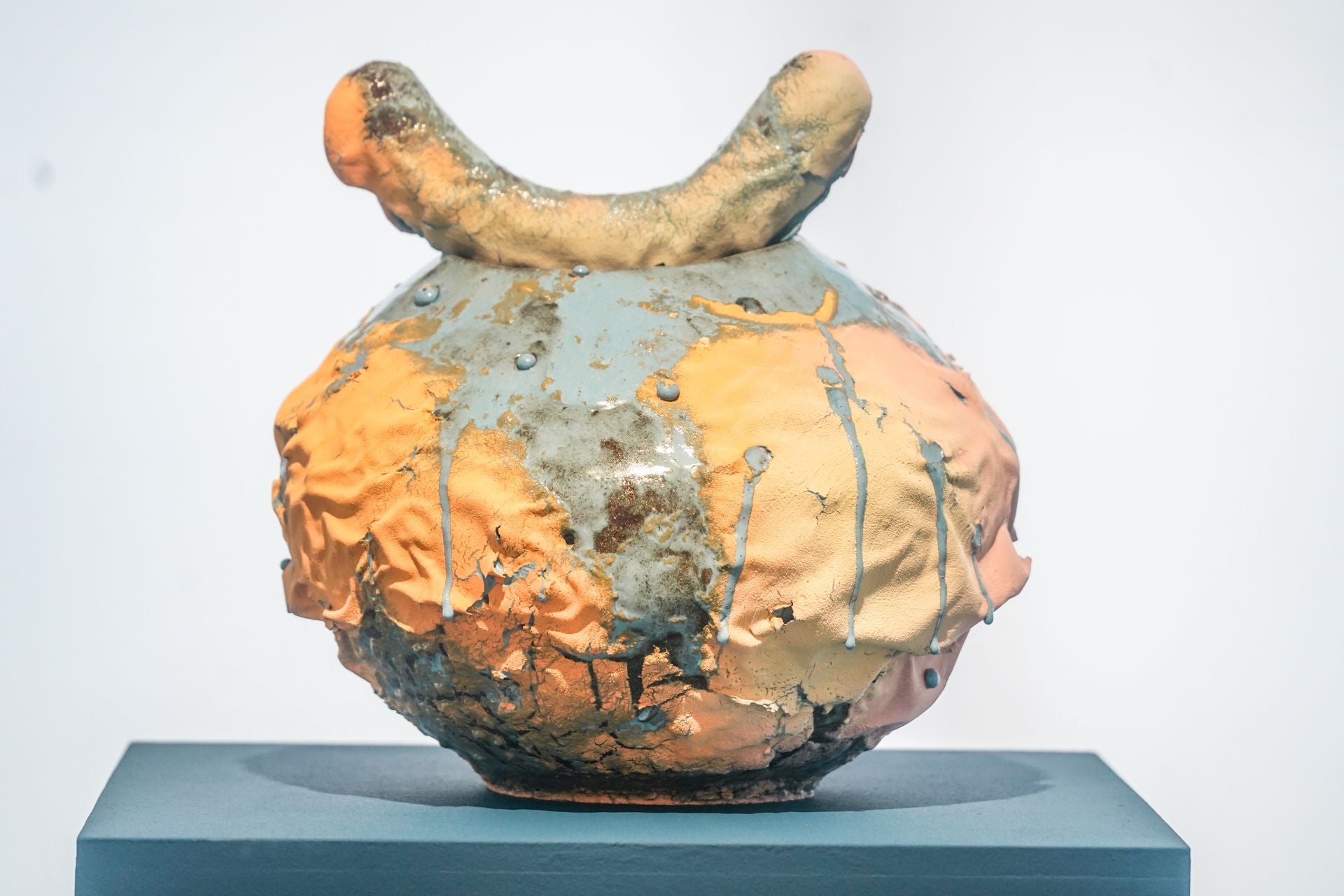 La artista vasca Mar de Dios expone &#039;Espejo de agua y flores&#039; en Vitoria