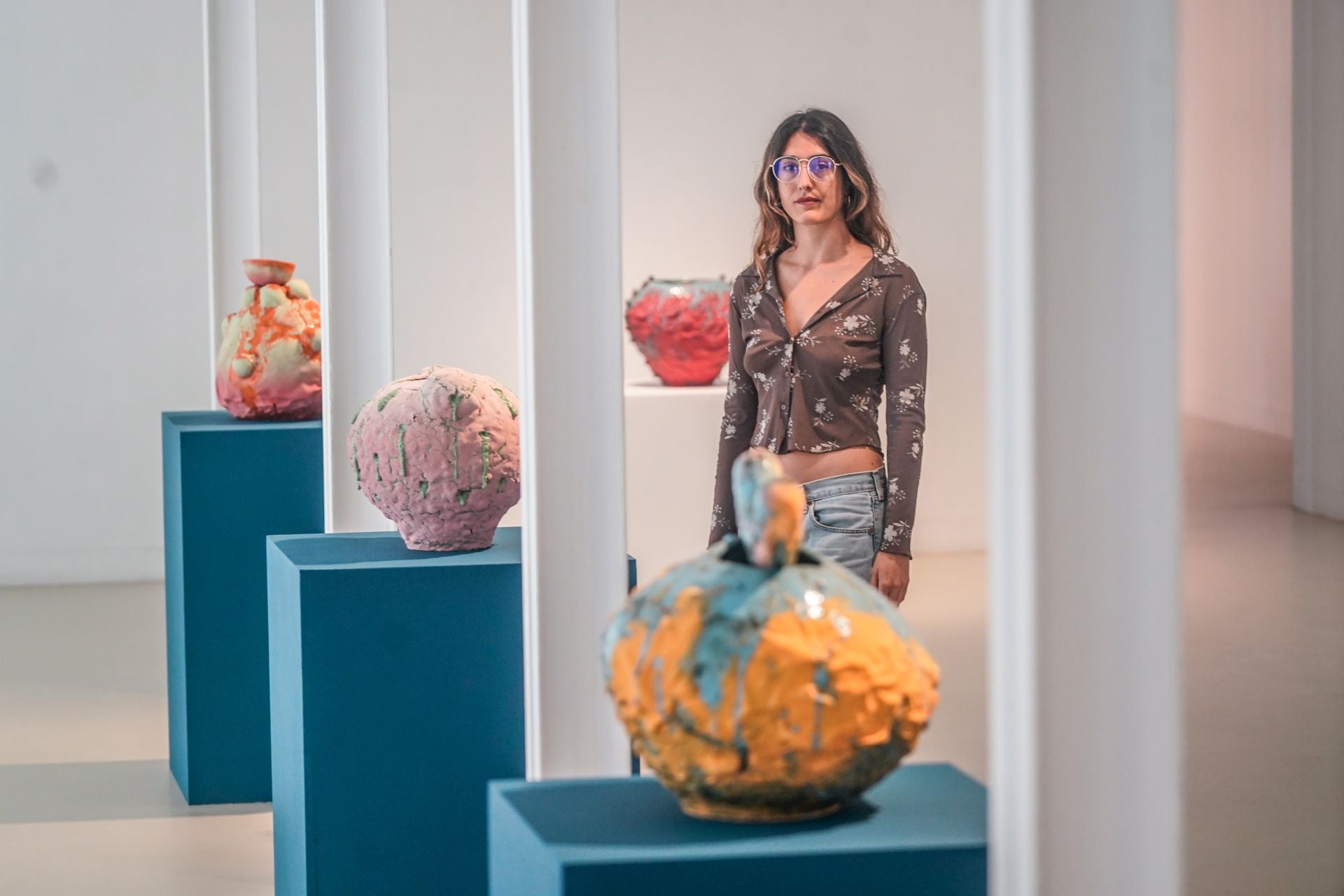 La artista vasca Mar de Dios expone &#039;Espejo de agua y flores&#039; en Vitoria