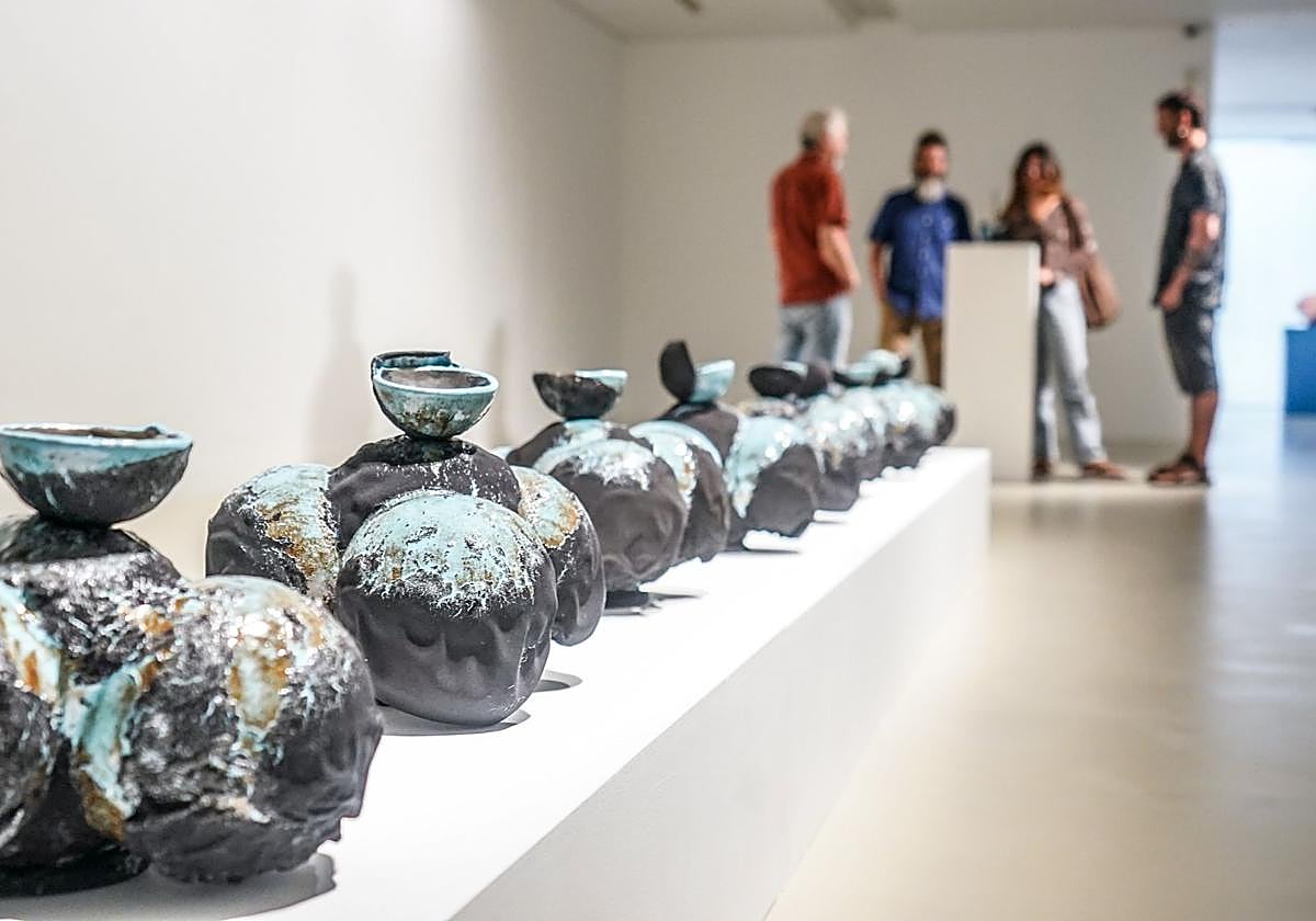 La artista vasca Mar de Dios expone &#039;Espejo de agua y flores&#039; en Vitoria