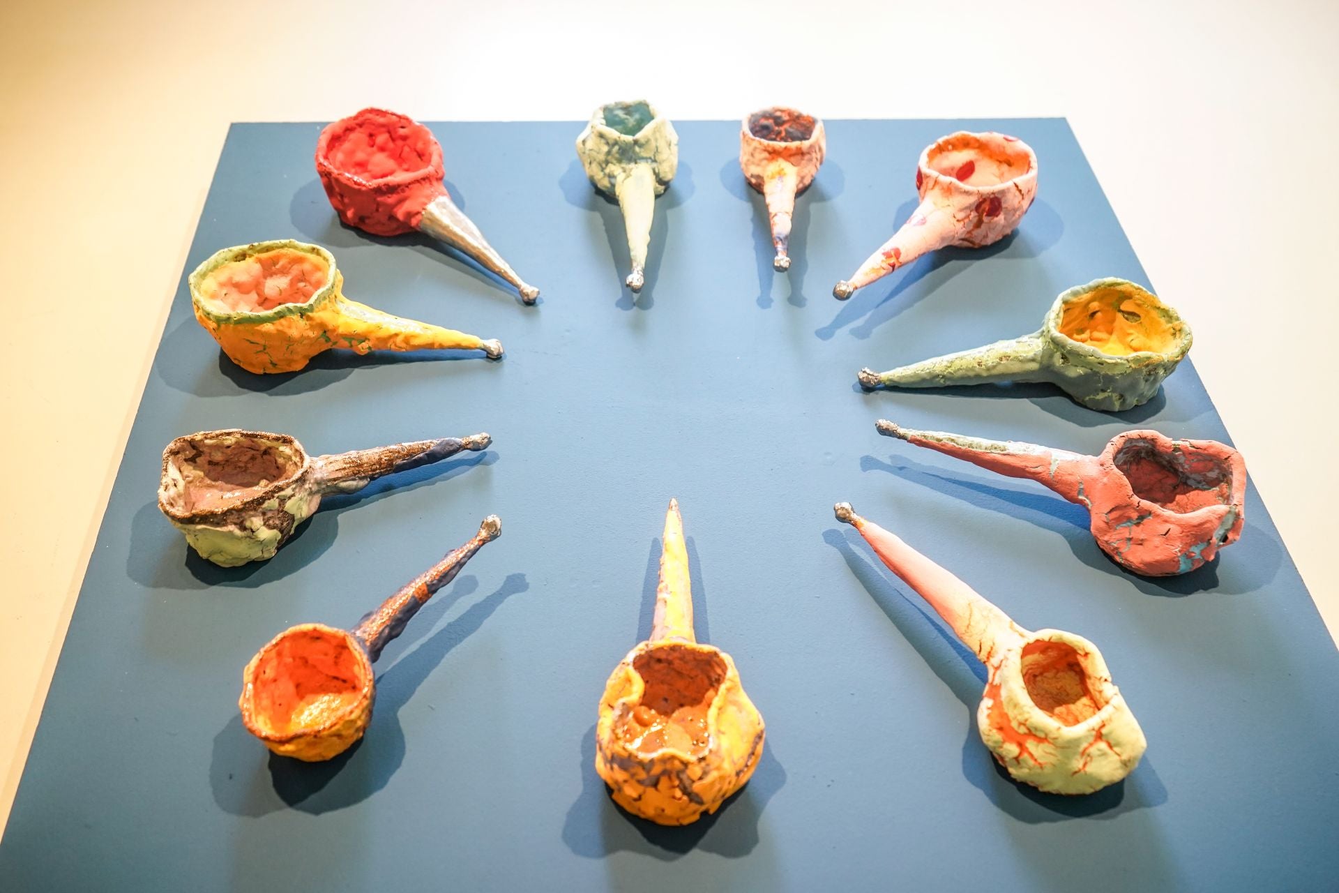 La artista vasca Mar de Dios expone &#039;Espejo de agua y flores&#039; en Vitoria