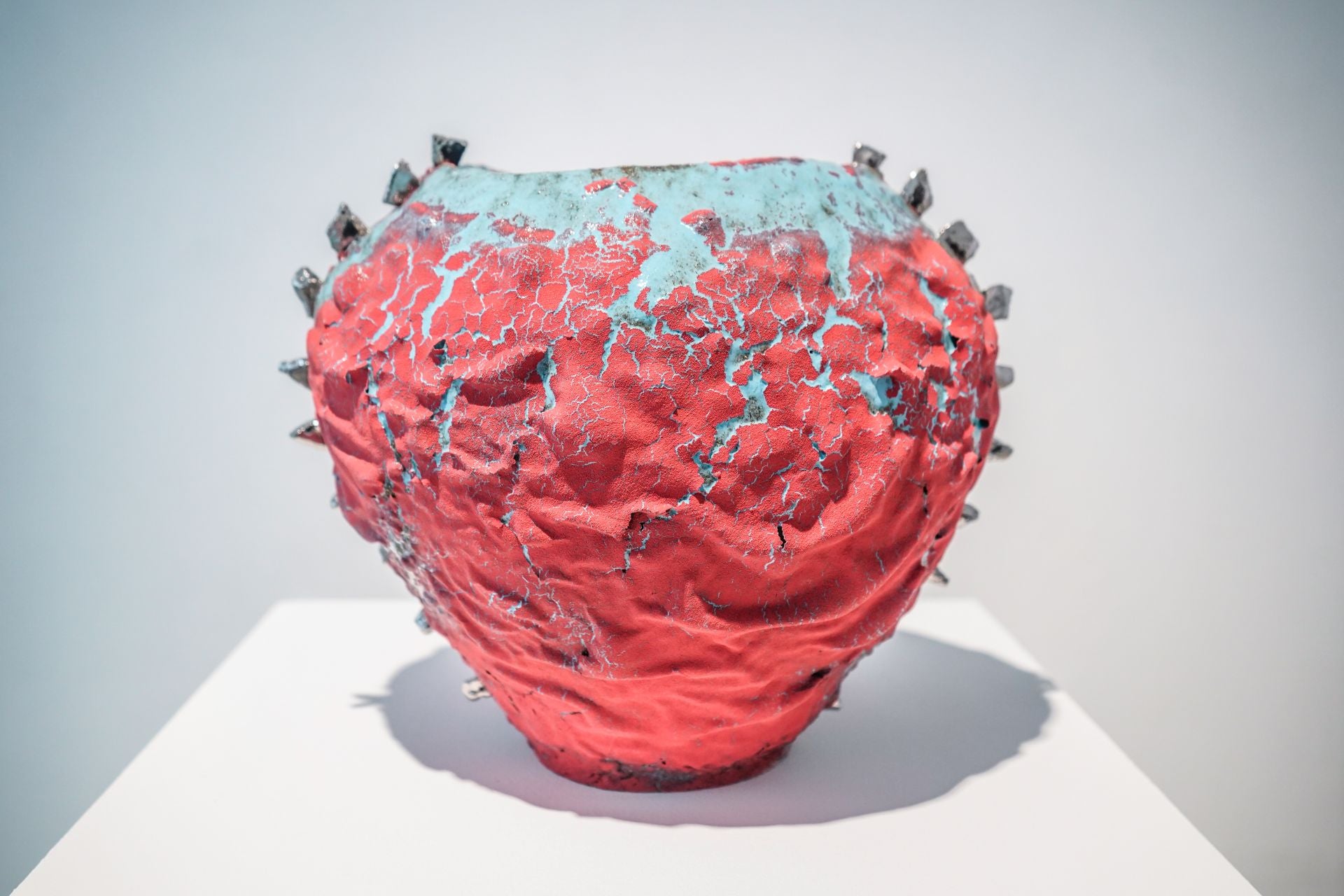 La artista vasca Mar de Dios expone &#039;Espejo de agua y flores&#039; en Vitoria