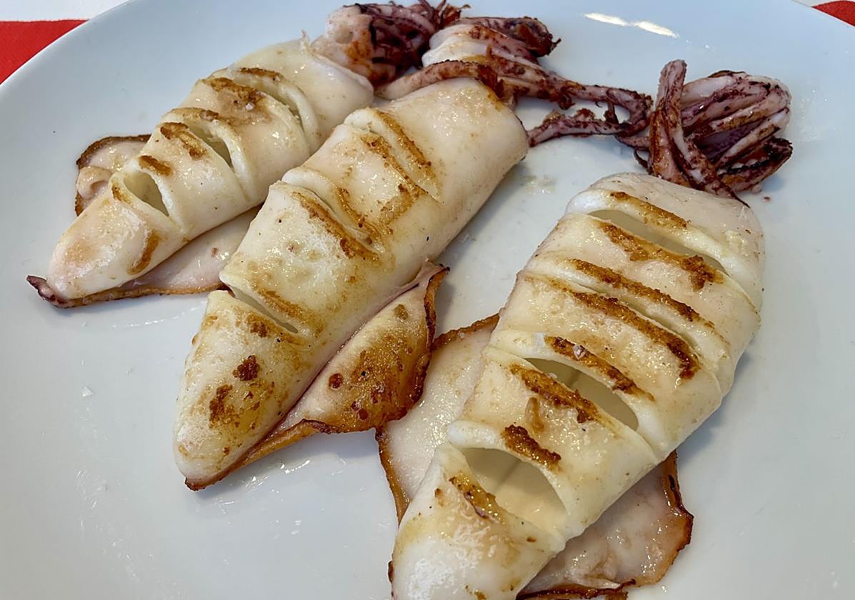 Ración de calamares a la plancha.