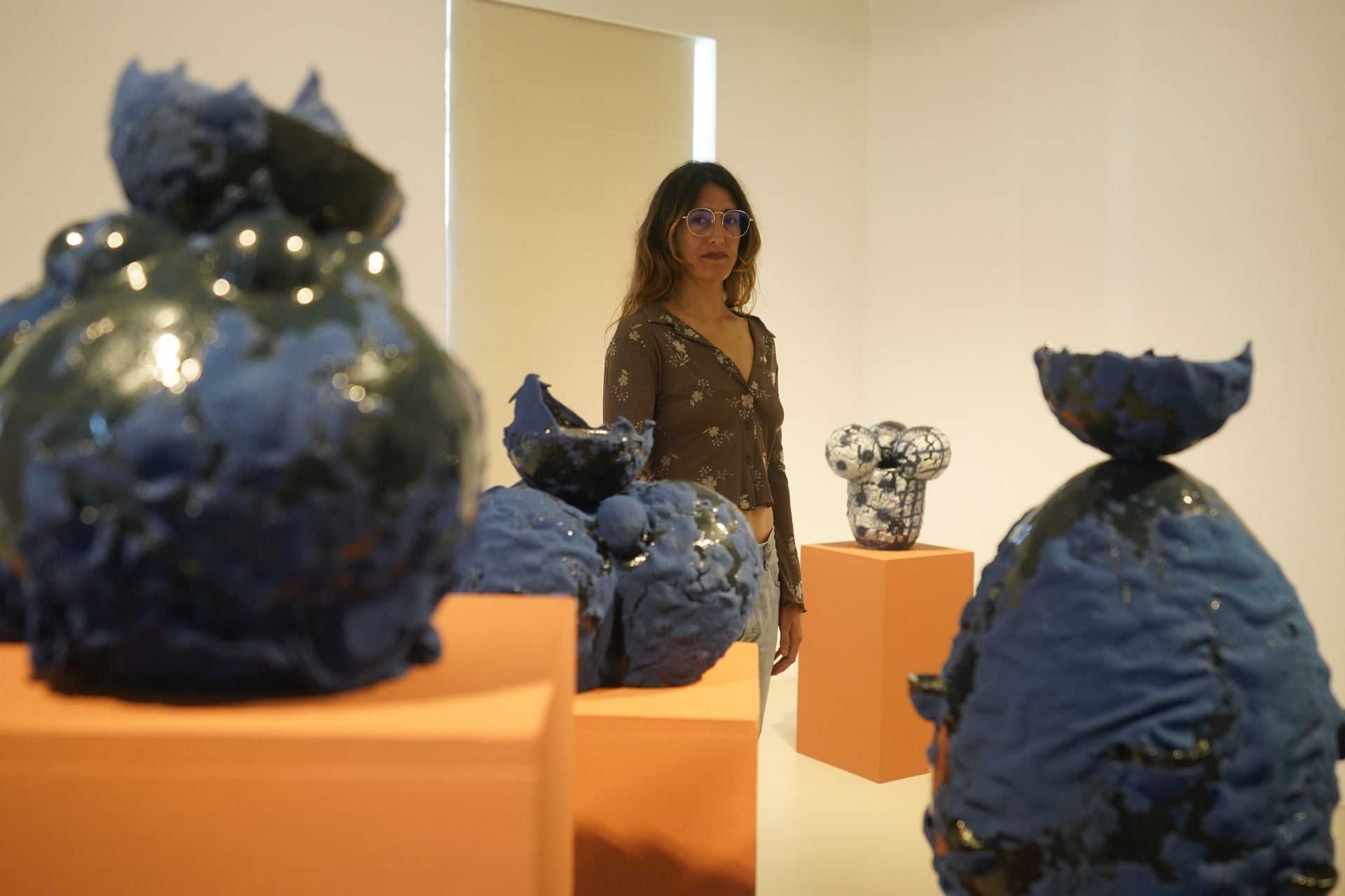 La artista vasca Mar de Dios expone &#039;Espejo de agua y flores&#039; en Vitoria