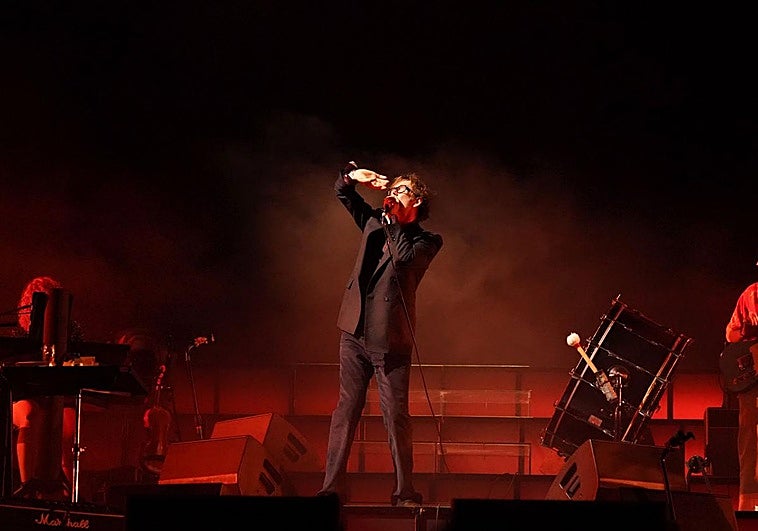 Jarvis Cocker, en un momento de la actuación.