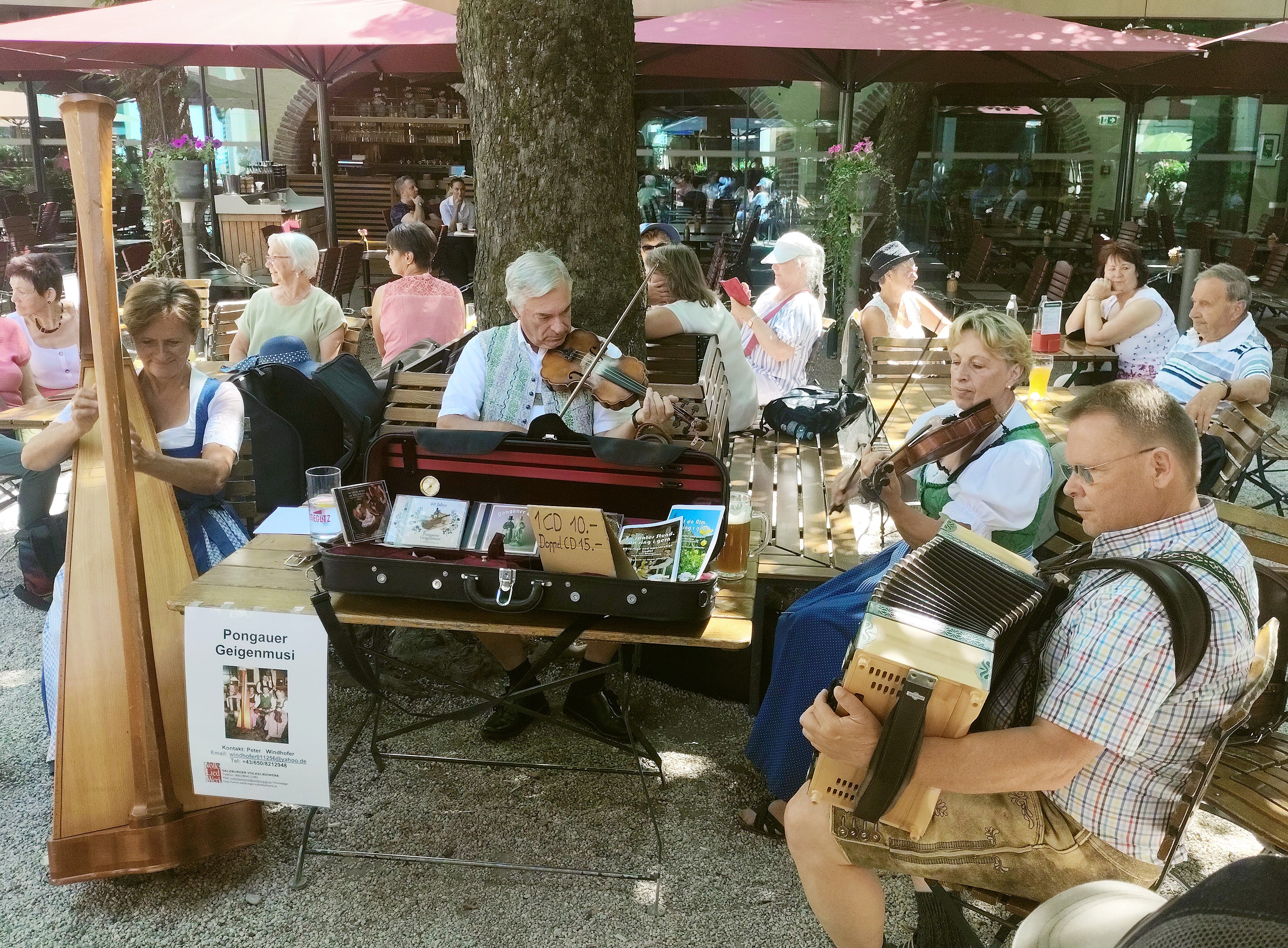 La música también suena en las cervecerías.