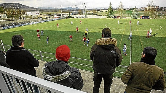 Multa de 11.000 euros a un padre en Álava por violencia verbal e intento de agresión en un partido escolar
