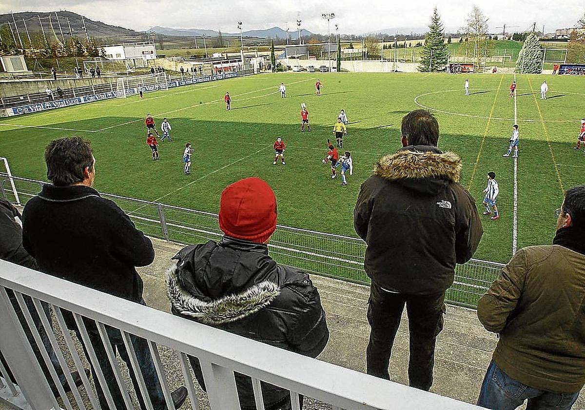 Un partido de fútbol escolar ajeno a la información de la sanción