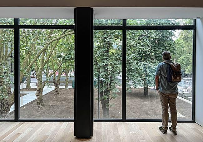 Vistas de la Plaza Chillida desde el primer piso del edificio de 1970.
