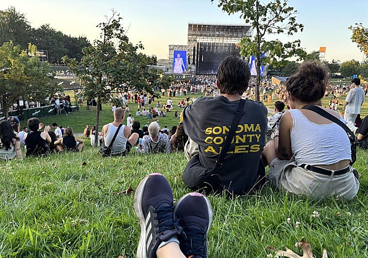 La ladera de Kobetamendi se siente como una zona VIP para ver conciertos.