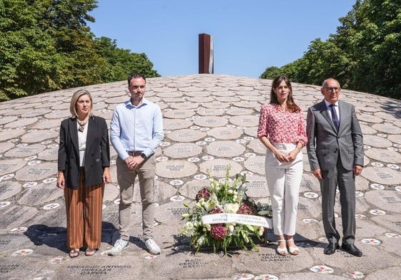 Daniel García, a la izquierda, y Etxebarria, en un momento del homenaje de ayer