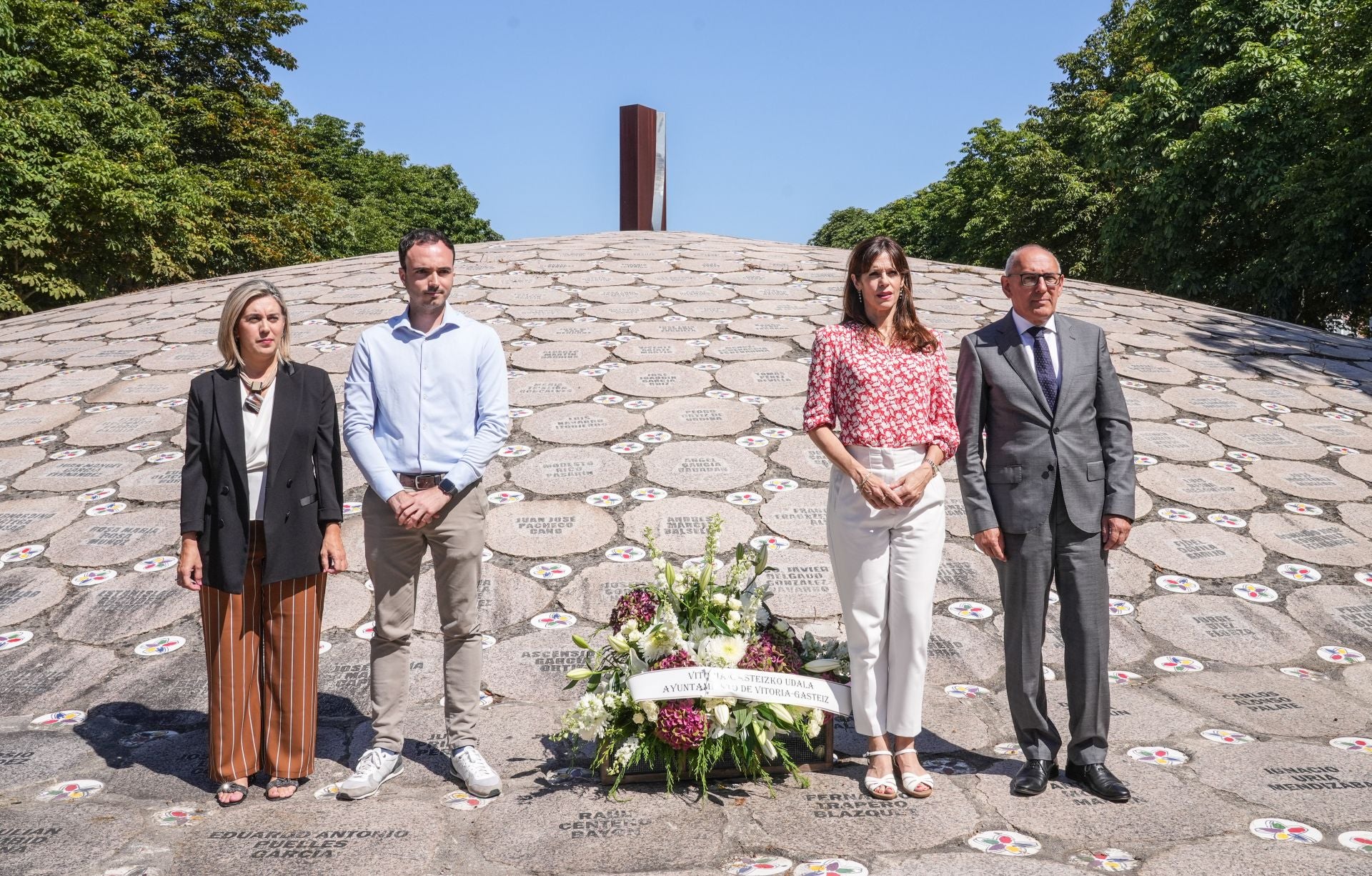 Daniel García, a la izquierda, y Etxebarria, en un momento del homenaje de ayer
