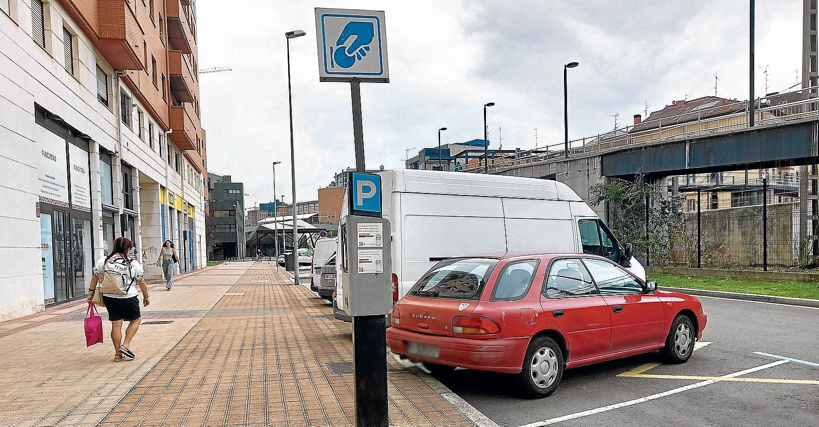 Los parquímetros antiguos, como el de la imagen, en Urban, serán sustituidos por otros que permitan la conexión a un sistema centralizado.