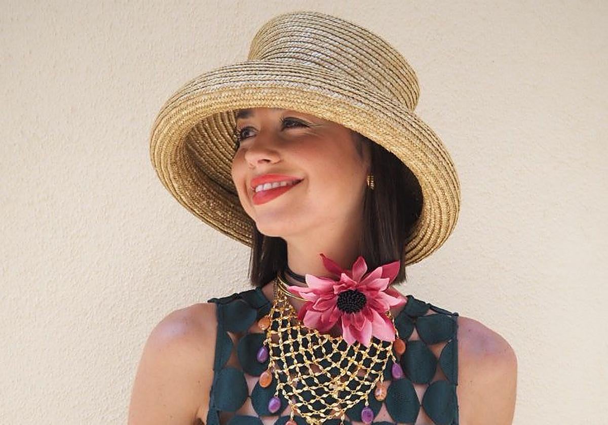 Paula, la invitada vizcaína que deslumbró en una boda en Madrid embarazada y con transparencias.