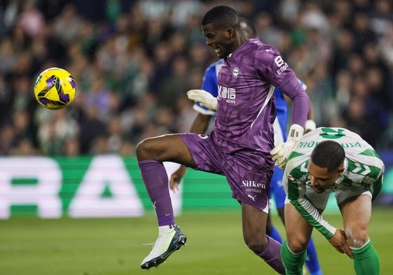 El Alavés ultima la renovación de Owono y su cesión al Andorra