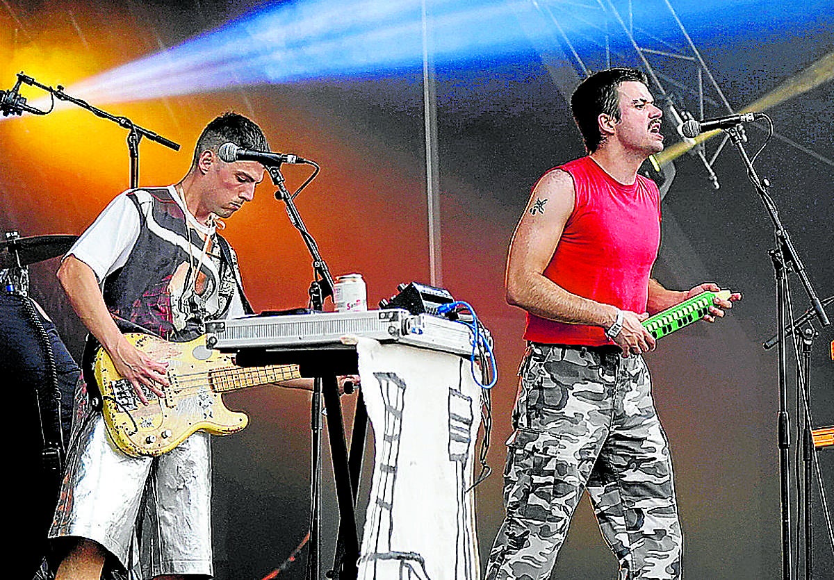 El directo del grupo justifica su buena fama.