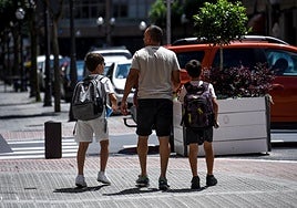 Escolares el último día de clase antes de las vacaciones de verano.