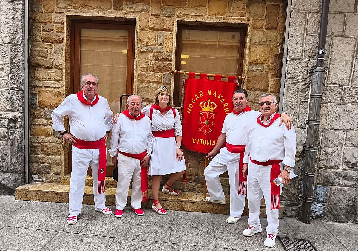 El Mirador: Pañuelos rojos y jotas a porrillo