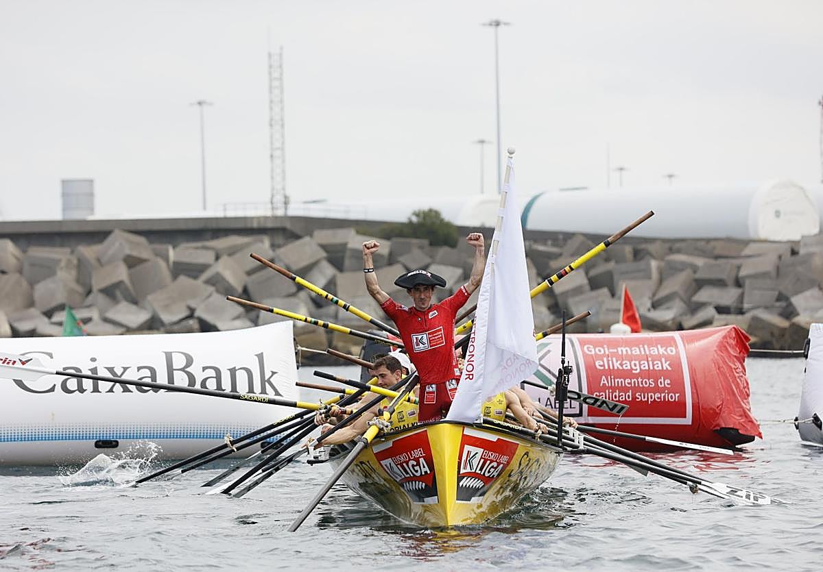 Orio celebrfa su victoria en aguas de Zierbena.