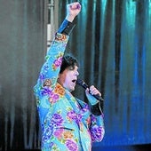 Russell Mael se movió sin parar por el escenario.