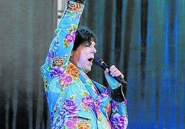 Russell Mael se movió sin parar por el escenario.