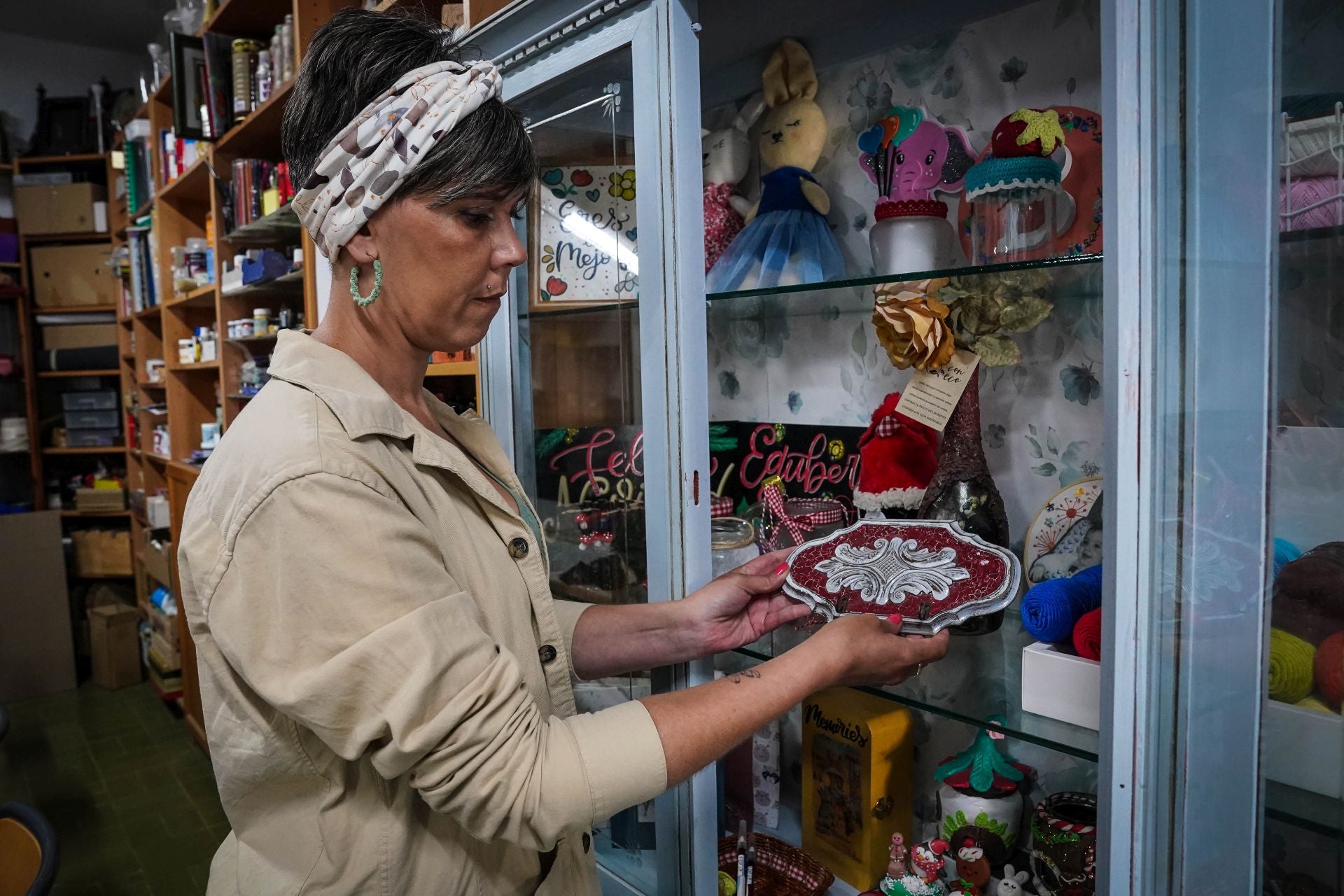 La tienda diferente de Sestao donde compras a granel, aprendes a pintar y Amaia te restaura un mueble
