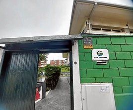 Puerta de acceso al club ubicado en Sopela.