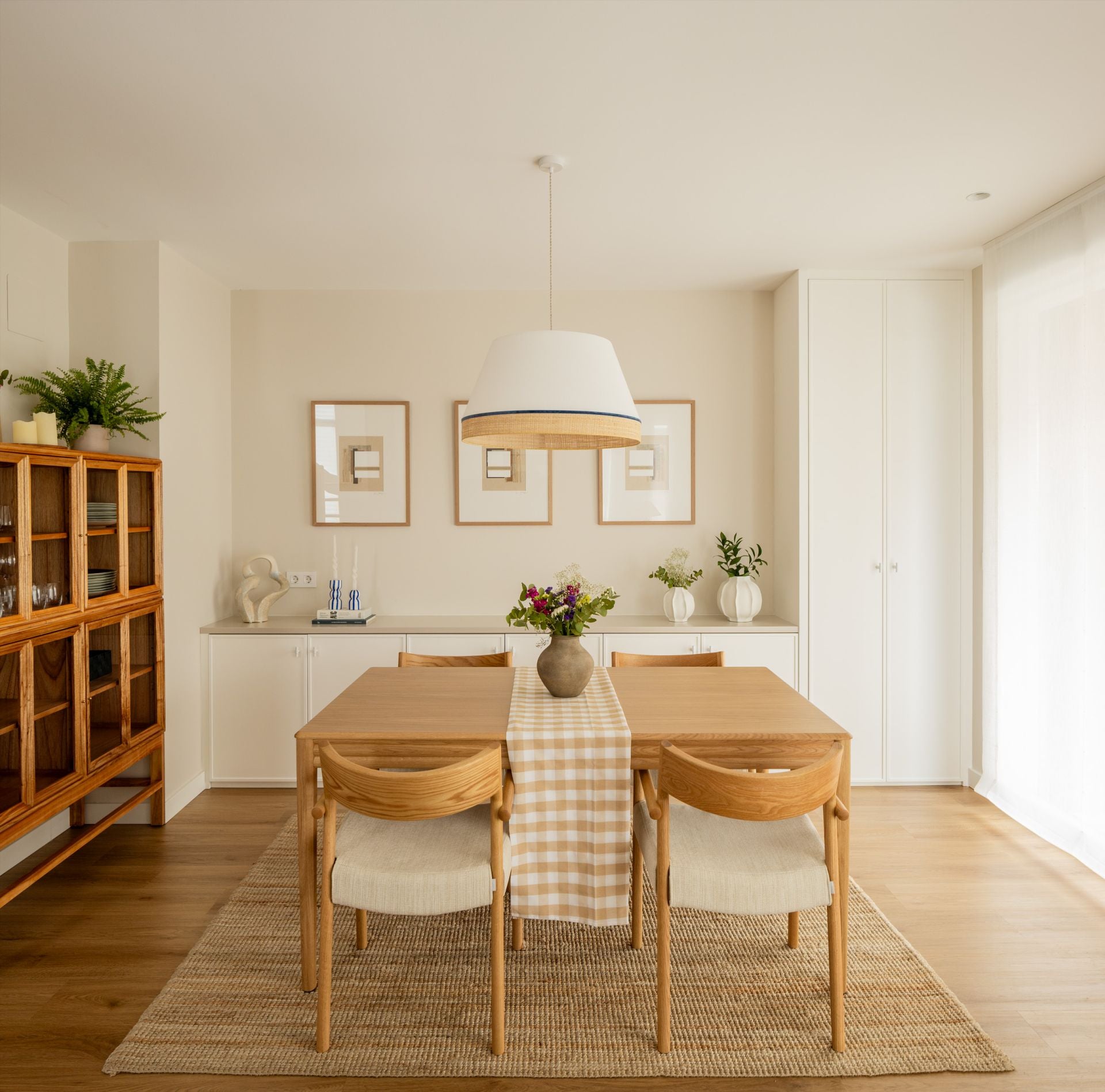 De Bilbao a la costa: un hogar luminoso y marinero en Sopela para una familia con dos hijas adolescentes