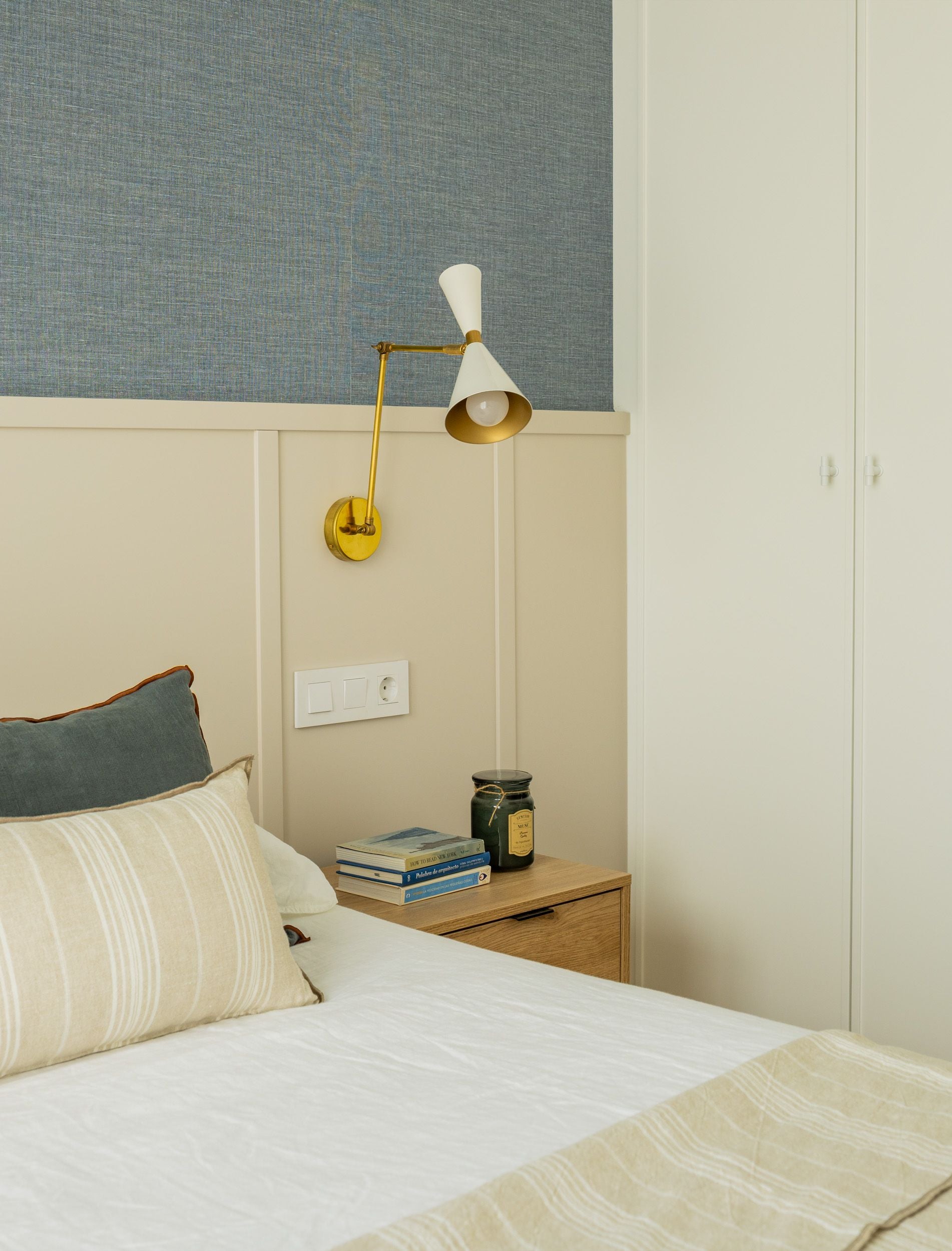 De Bilbao a la costa: un hogar luminoso y marinero en Sopela para una familia con dos hijas adolescentes