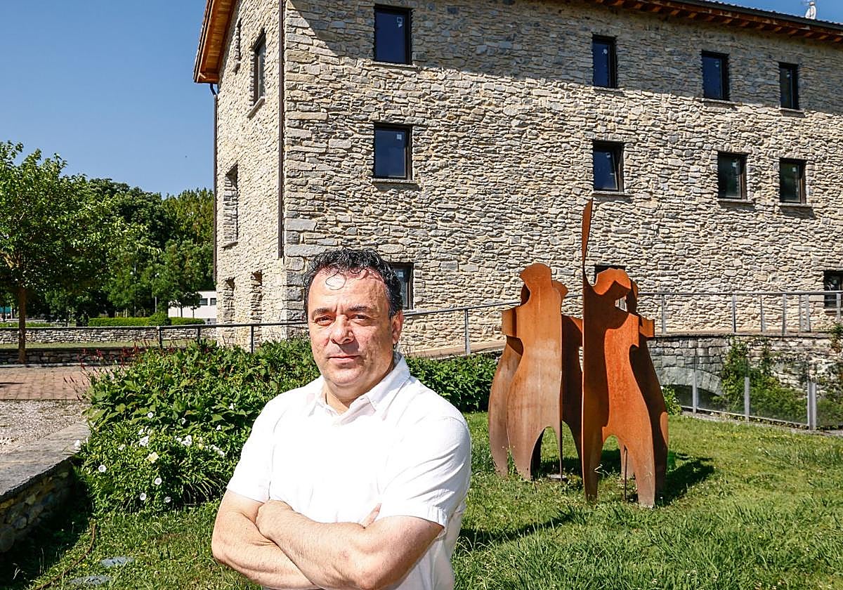 El socialista Michel Montes es alcalde de Iruña de Oca desde el año 2020.