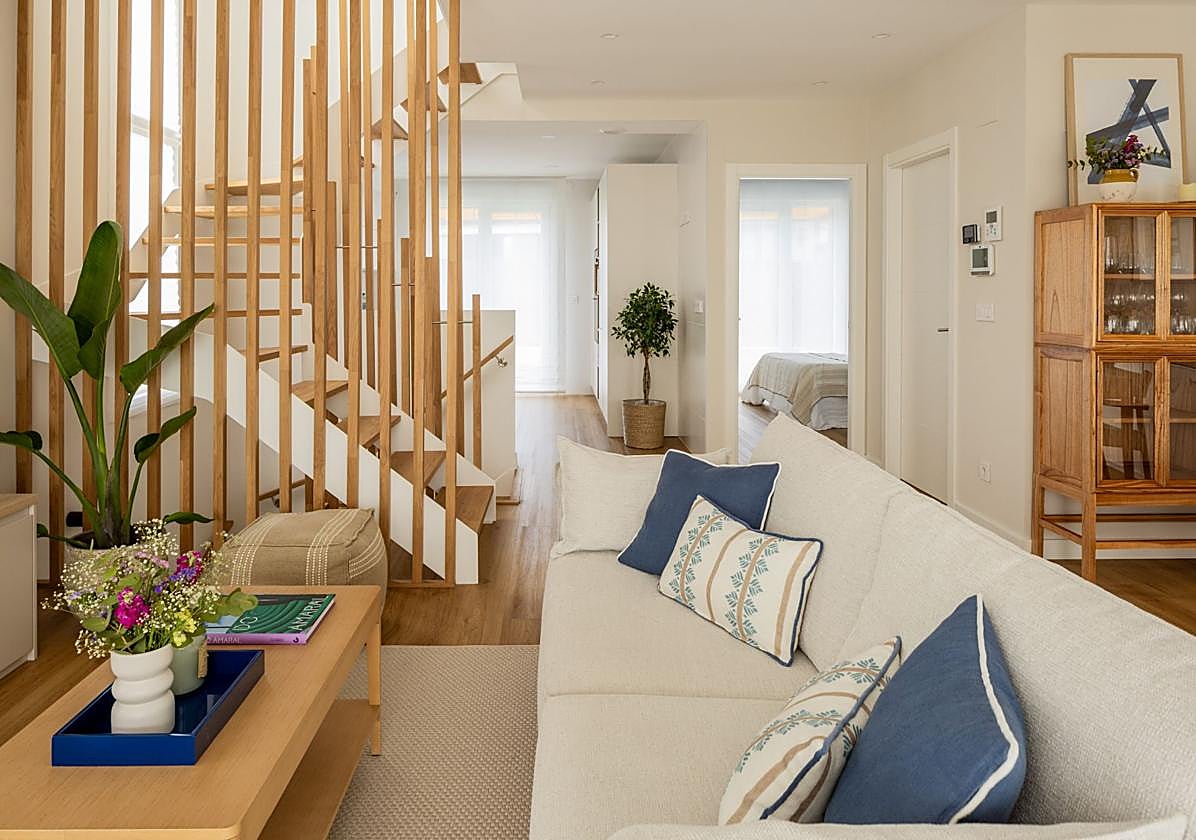 De Bilbao a la costa: un hogar luminoso y marinero en Sopela para una familia con dos hijas adolescentes