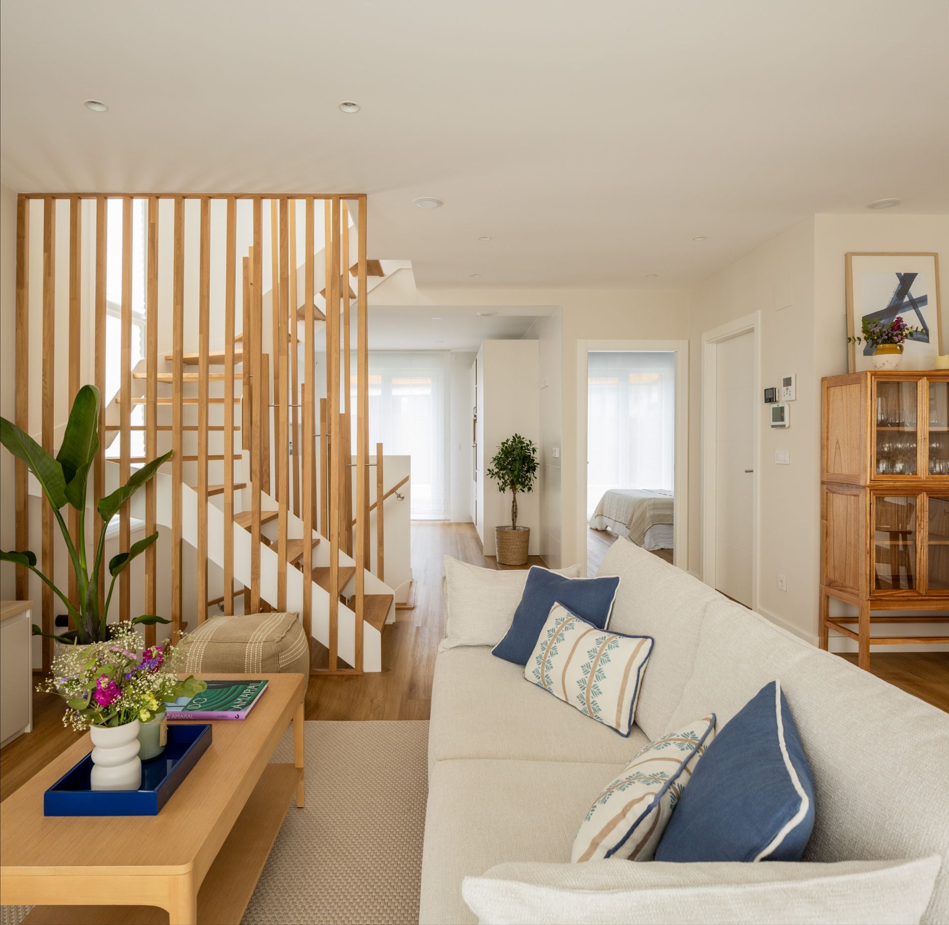 De Bilbao a la costa: un hogar luminoso y marinero en Sopela para una familia con dos hijas adolescentes