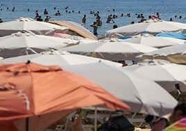 Vista general de la playa de El Postiguet de Alicante.