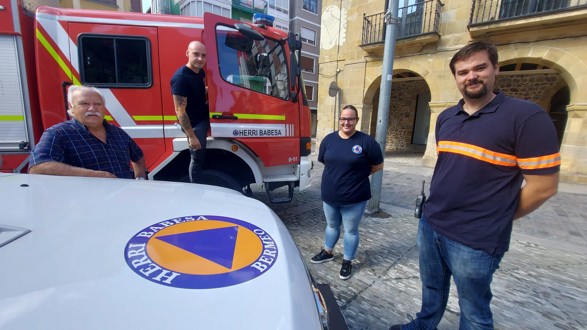 Varios miembros del equipo de Protección Civil de Bermeo, con Jon Ojanguren a la cabeza.