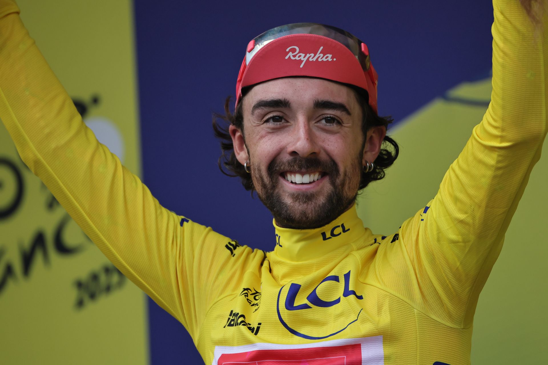Healy se enfundó el maillot amarillo del Tour.