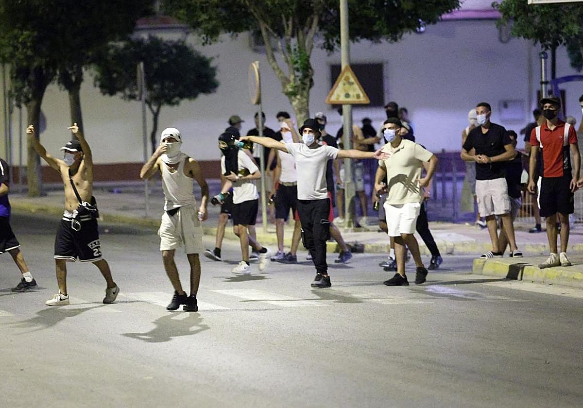 El despliegue policial apacigua Torre Pacheco donde hay seis detenidos por la caza de migrantes y dos por agredir a un vecino