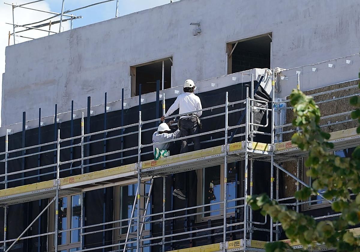 Las operaciones de compraventa de vivienda han aumentado tanto en Euskadi como a nivel nacional.