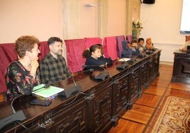 Los alumnos propusieron mejoras a los concejales del Ayuntamiento.