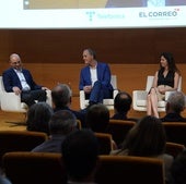 Una de las charlas con expertos que se celebraron ayer en el Euskalduna, dentro del foro 'La gestión de los datos en salud'.