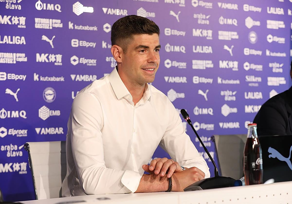 Raúl Fernández, durante su presentación.