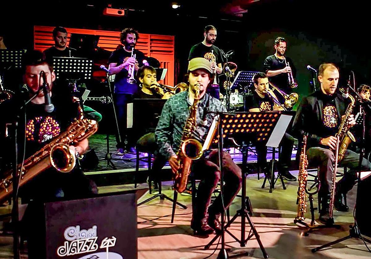 31 instrumentistas de la Clasijazz Orchestra se subirán esta noche al escenario de Mendizorroza para interpretar 'Epitaph' de Charles Mingus.