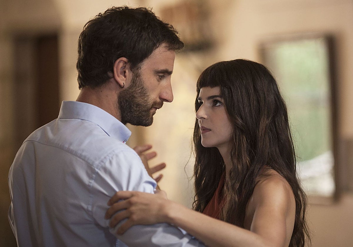 Dani Rovira y Clara Lago en una escena de la película.