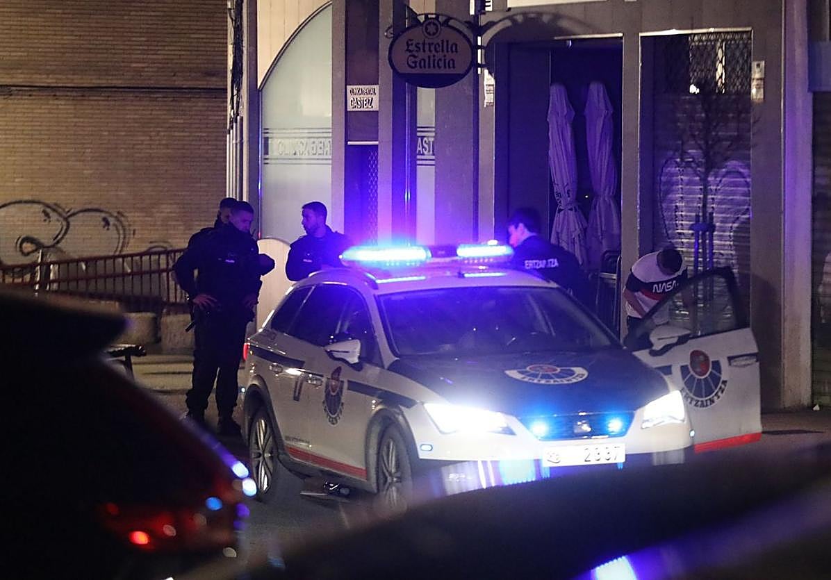 Ertzainas durante una actuación en Vitoria anterior a los hechos de esta noticia.