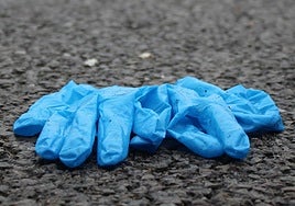 Condenan a un empresario bilbaíno por estafar más de 50.000 euros en guantes desechables durante la pandemia